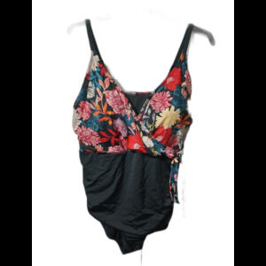 Time and Tru Women's Floral and Black Swimsuit, 3x, gently used